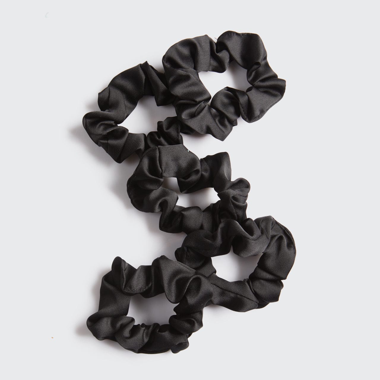 1627-Sleep-satin-scrunchie-black-2-1280x1280px-1.jpg