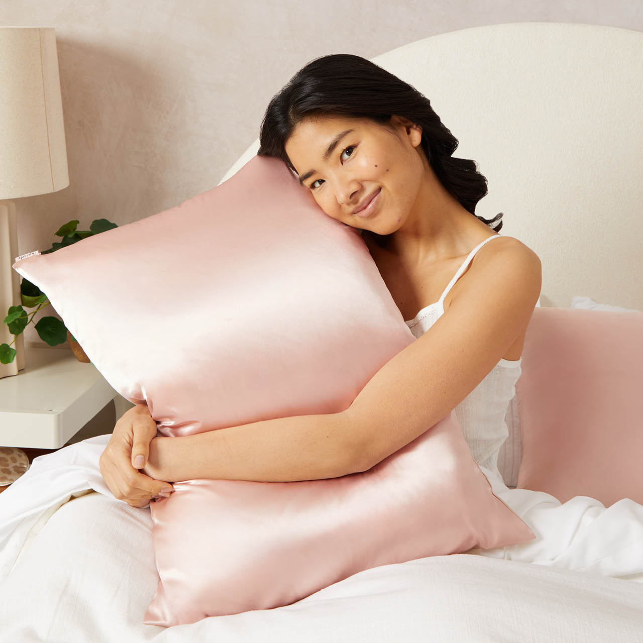 4969-StandardSatinPillowcase-Model-Sleep-Blush-2-1280x1280px_1-1.jpg
