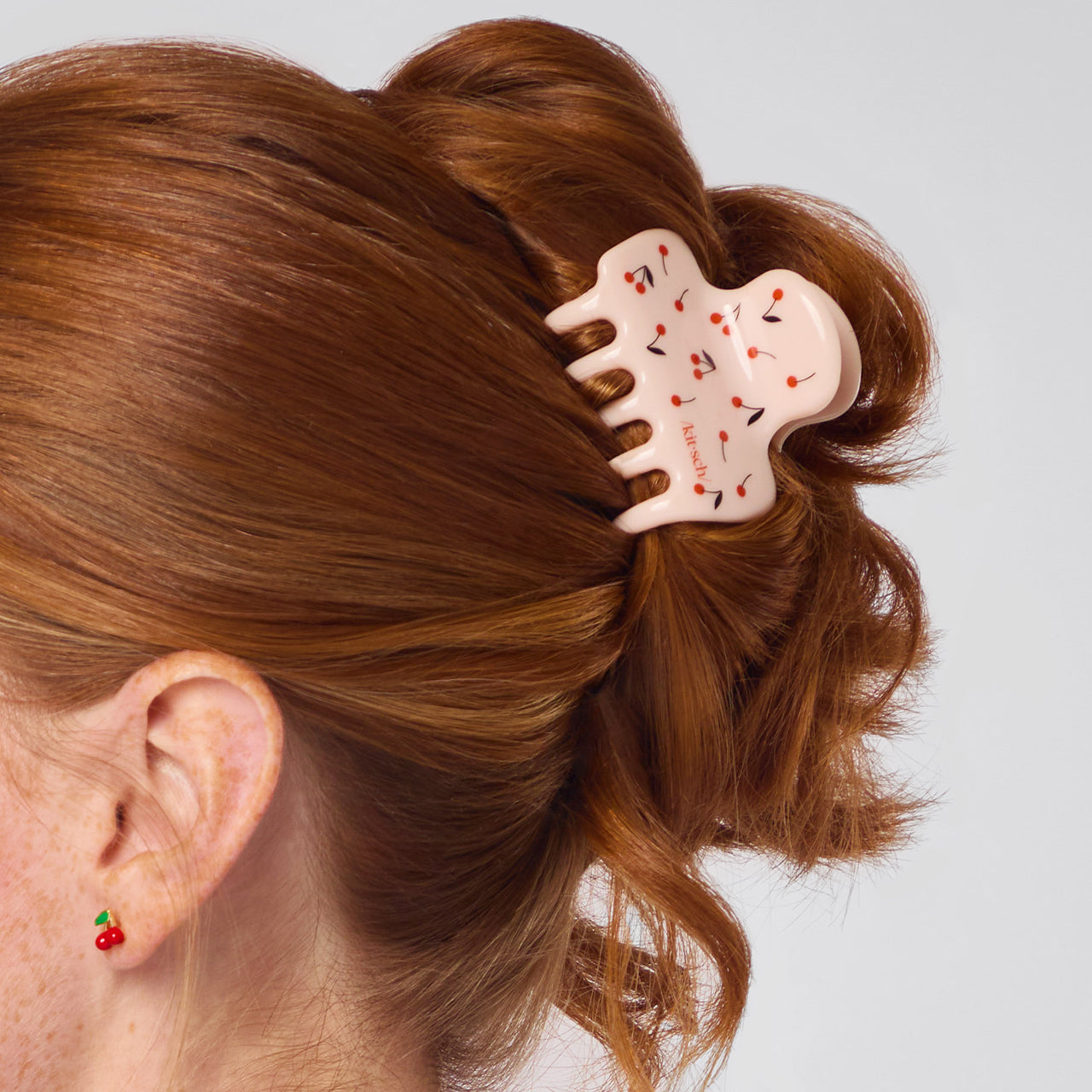 500409-MediumCloudClip-SeasonalCollection-CherryPrint-Model-1280x1280px-1.jpg