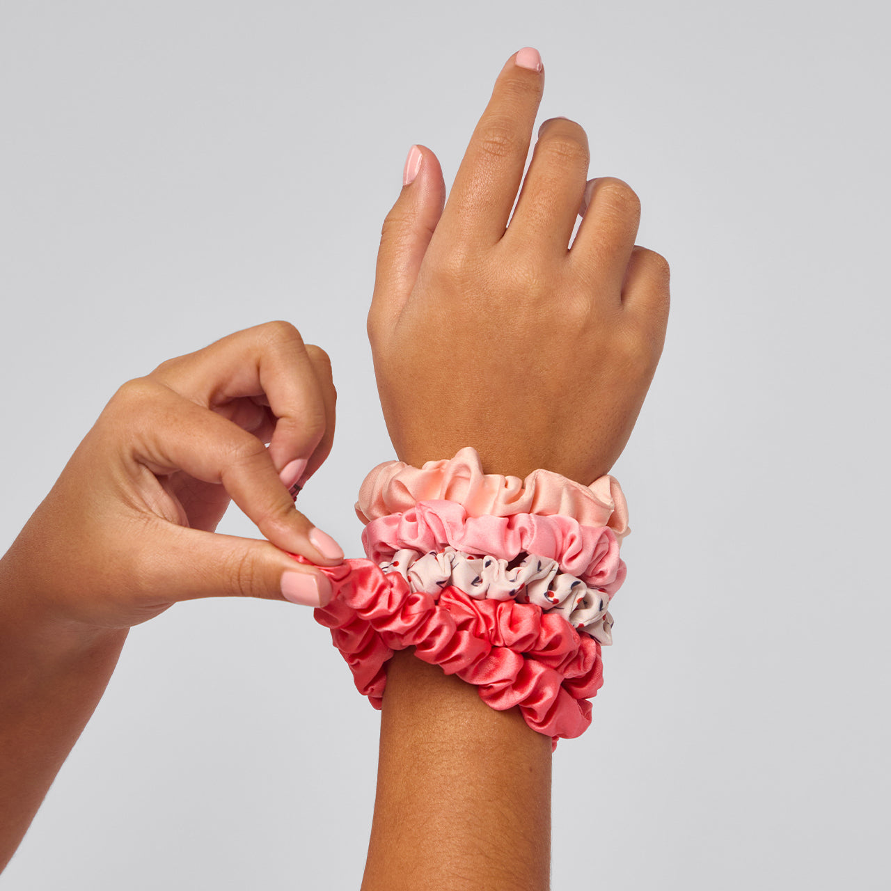 500423-RuchedSatinScrunchies-5pc-SeasonalCollection-AssortedCherryBlossom-Model-2-1280x1280px-1.jpg