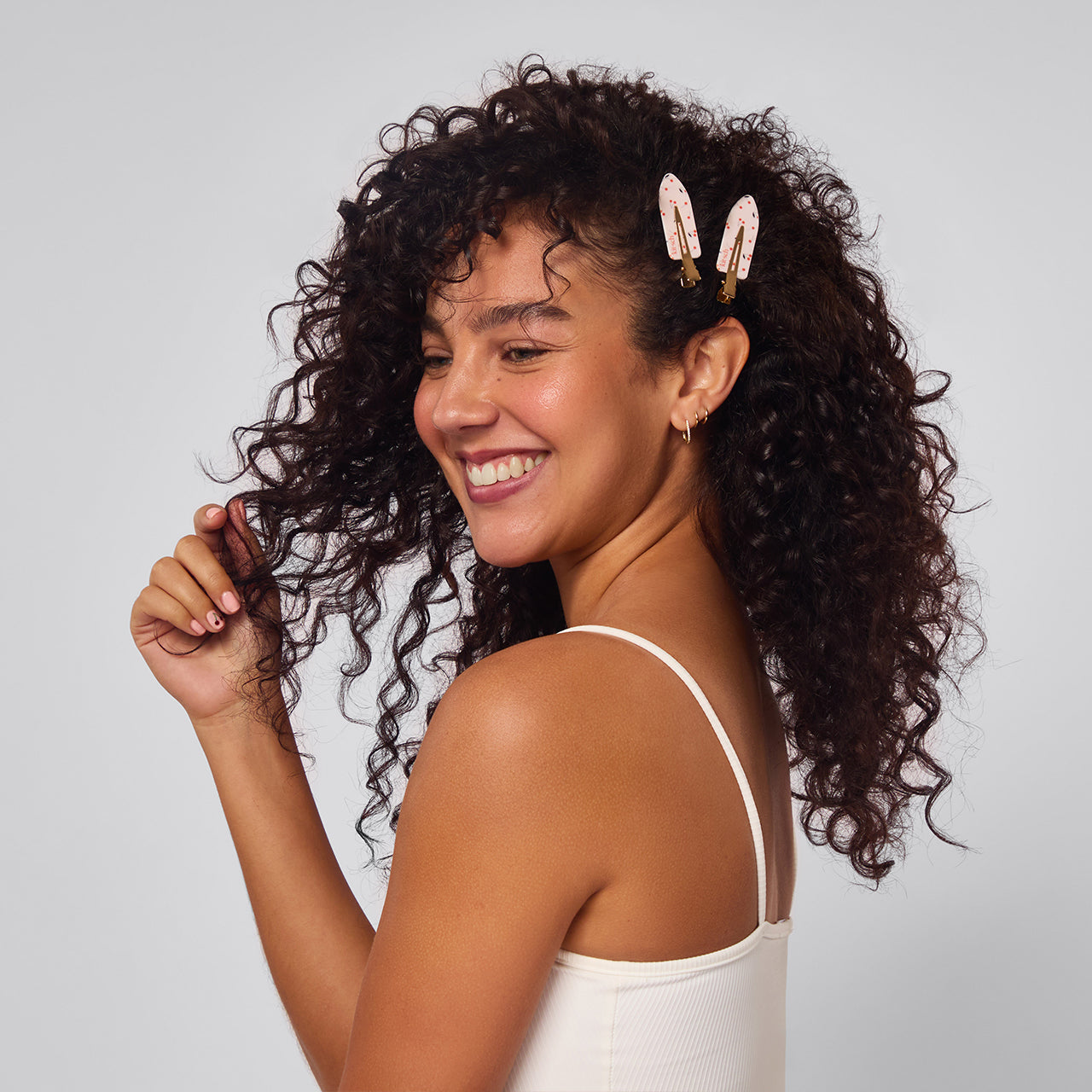 500577-CreaselessClips-4pc-SeasonalCollection-CherryPrint-Model-1280x1280px-1.jpg