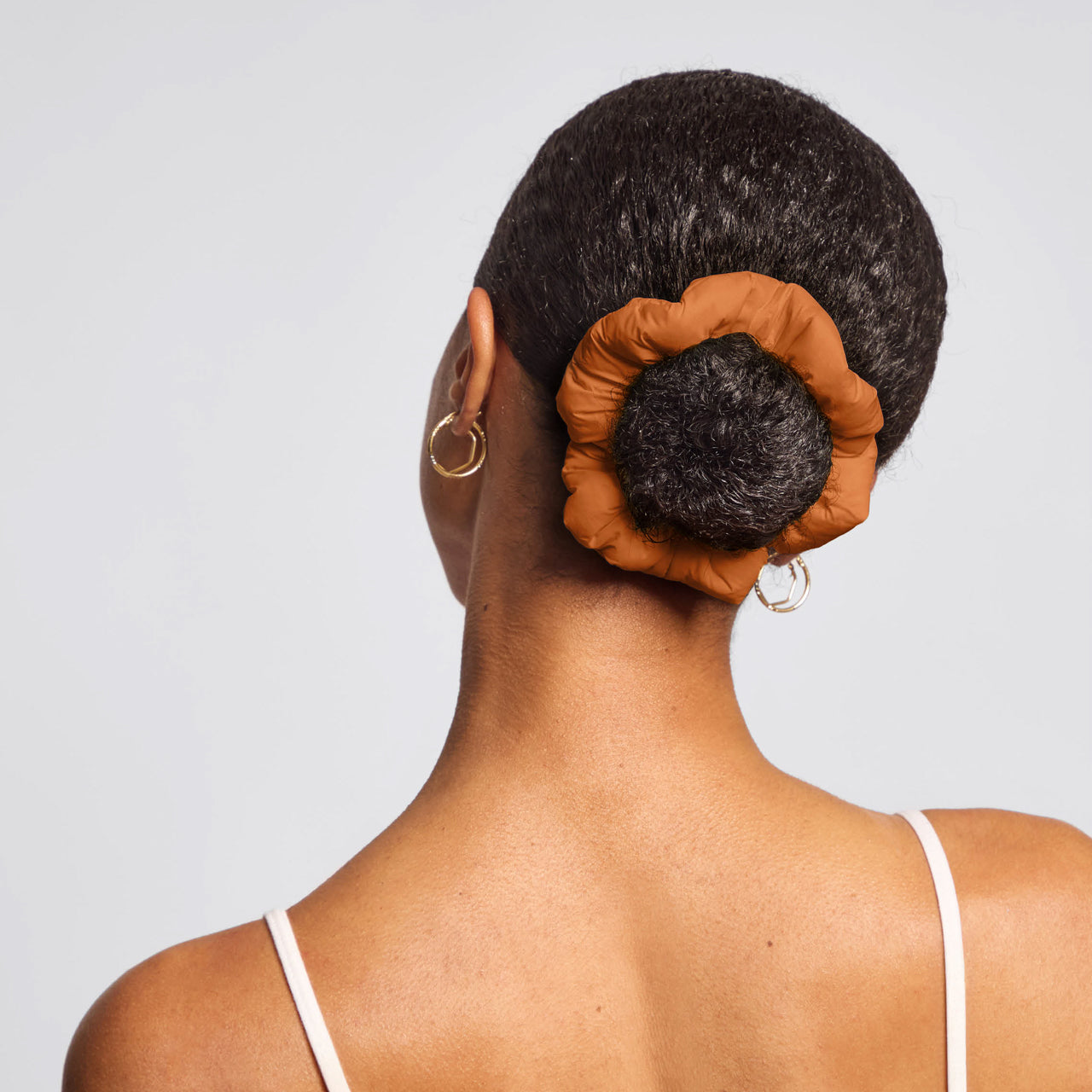 501604-RecycledFabric-CloudScrunchies-3pc-Hair-Sedona-Model-1280x1280px-1.jpg