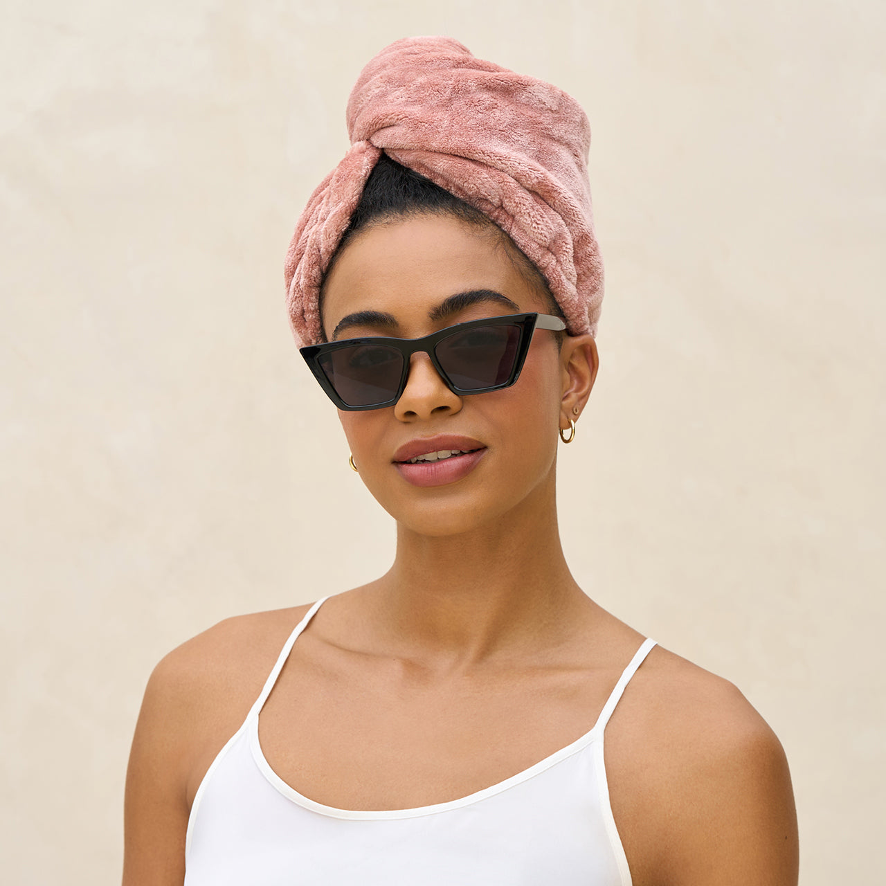 501680-PlushMicrofiberHairTowelTurban-Terracotta-Model-3-1280x1280px-1.jpg