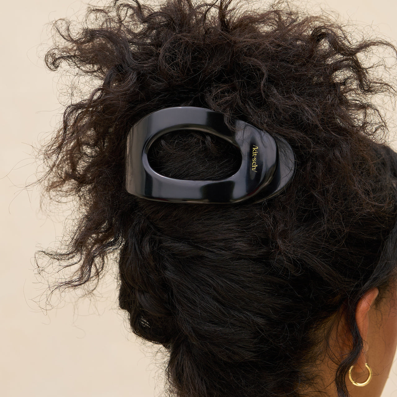 503561-RecycledPlasticLargeFlatCloudClip-Black-Hair-Model-1280x1280px-1.jpg