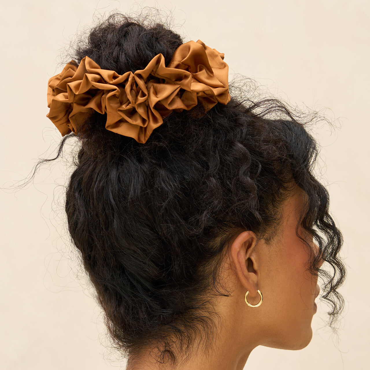 503837-RecycledFabricRuffleScrunchie-Camel-Hair-Model-3-1280x1280px_9c87e3dd-e798-4ece-8811-82ce39d81079-1.jpg