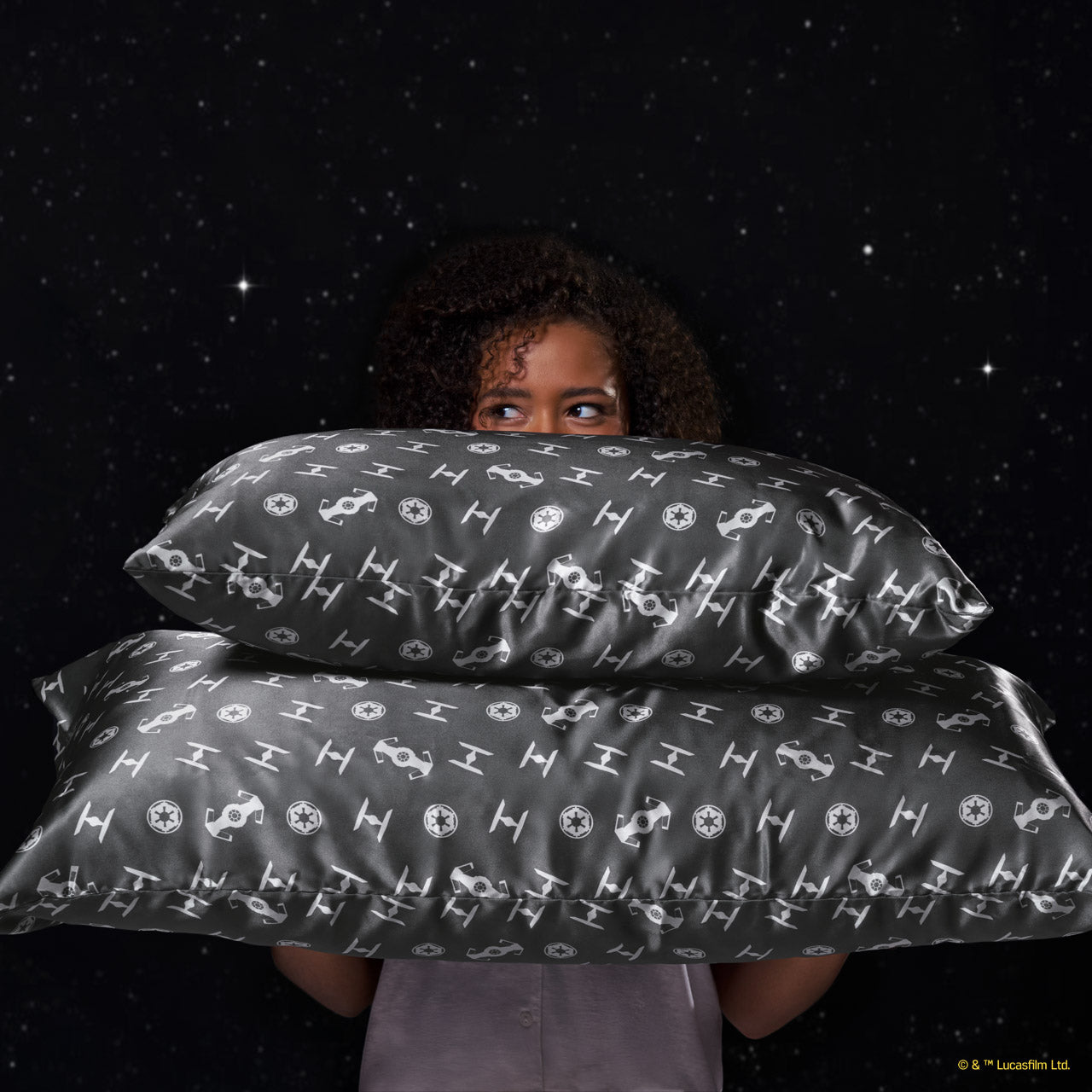 504384-504391-StarWarsxKitsch-Standard_KingSatinPillowcase-GalacticEmpire-Model-1280x1280px_f703cab4-48c7-4d51-bc3f-6047035b96a8-1.jpg