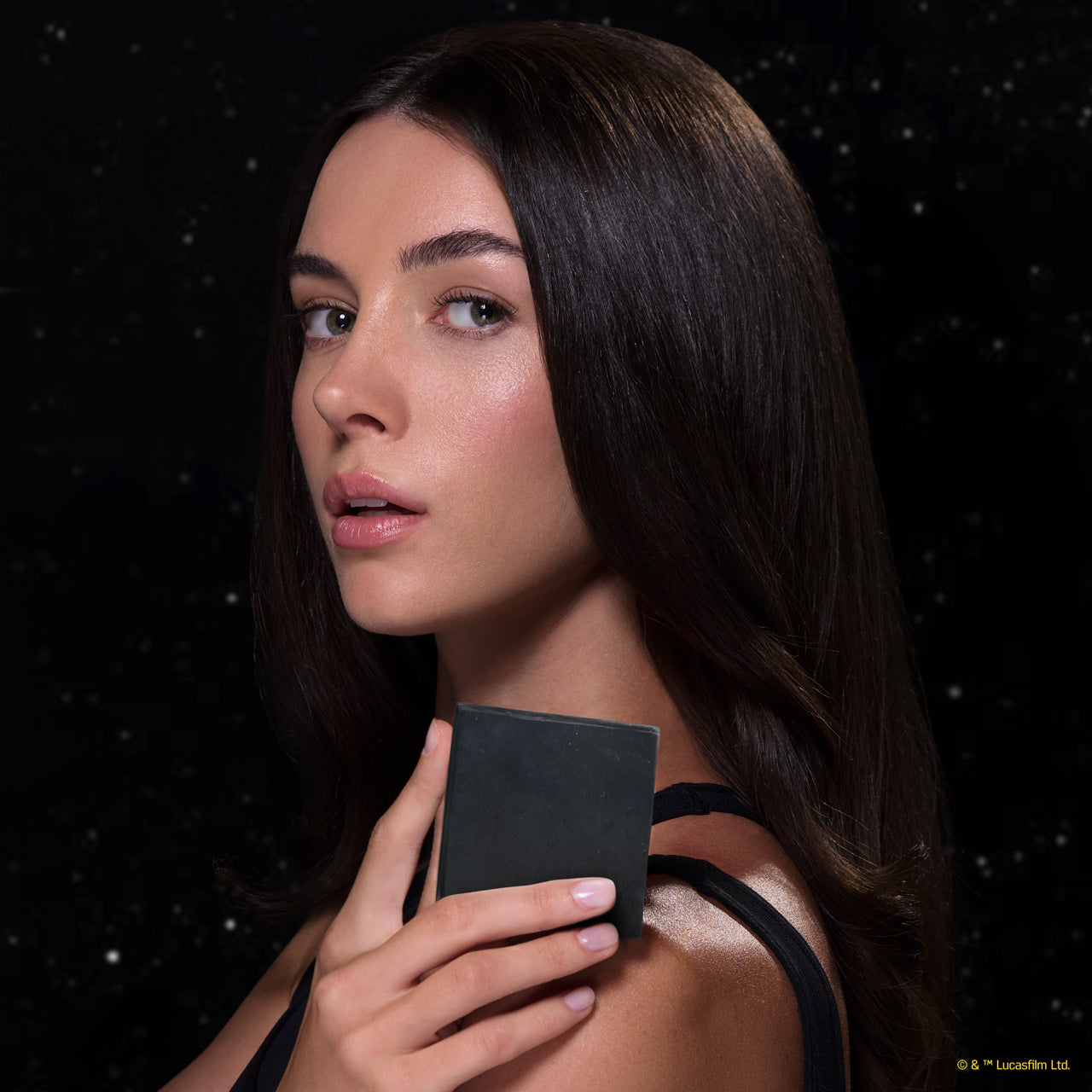 504520-StarWarsxKitsch-DetoxifyingCharcoalBodyWash-DarthDetox-Model-2-1280x1280px-2_739e8e4d-ace8-444c-acfe-c65c19943b79-2.jpg