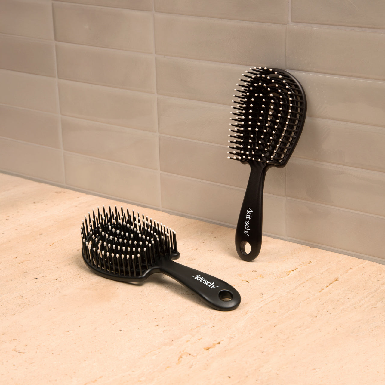 504797-CreativeProductShoot-MiniDetanglingFlexiBrush-Pro-Black-1280x1280px-1.jpg
