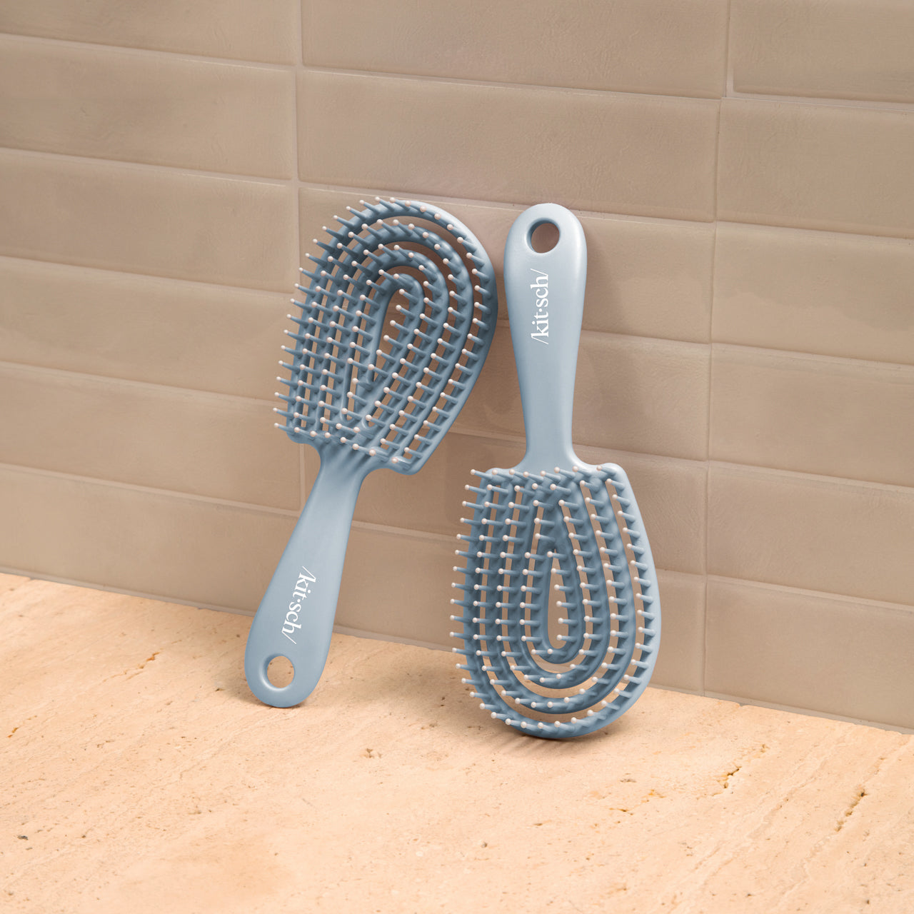 504827-CreativeProductShoot-MiniDetanglingFlexiBrush-Pro-HazeBlue-1280x1280px-2.jpg