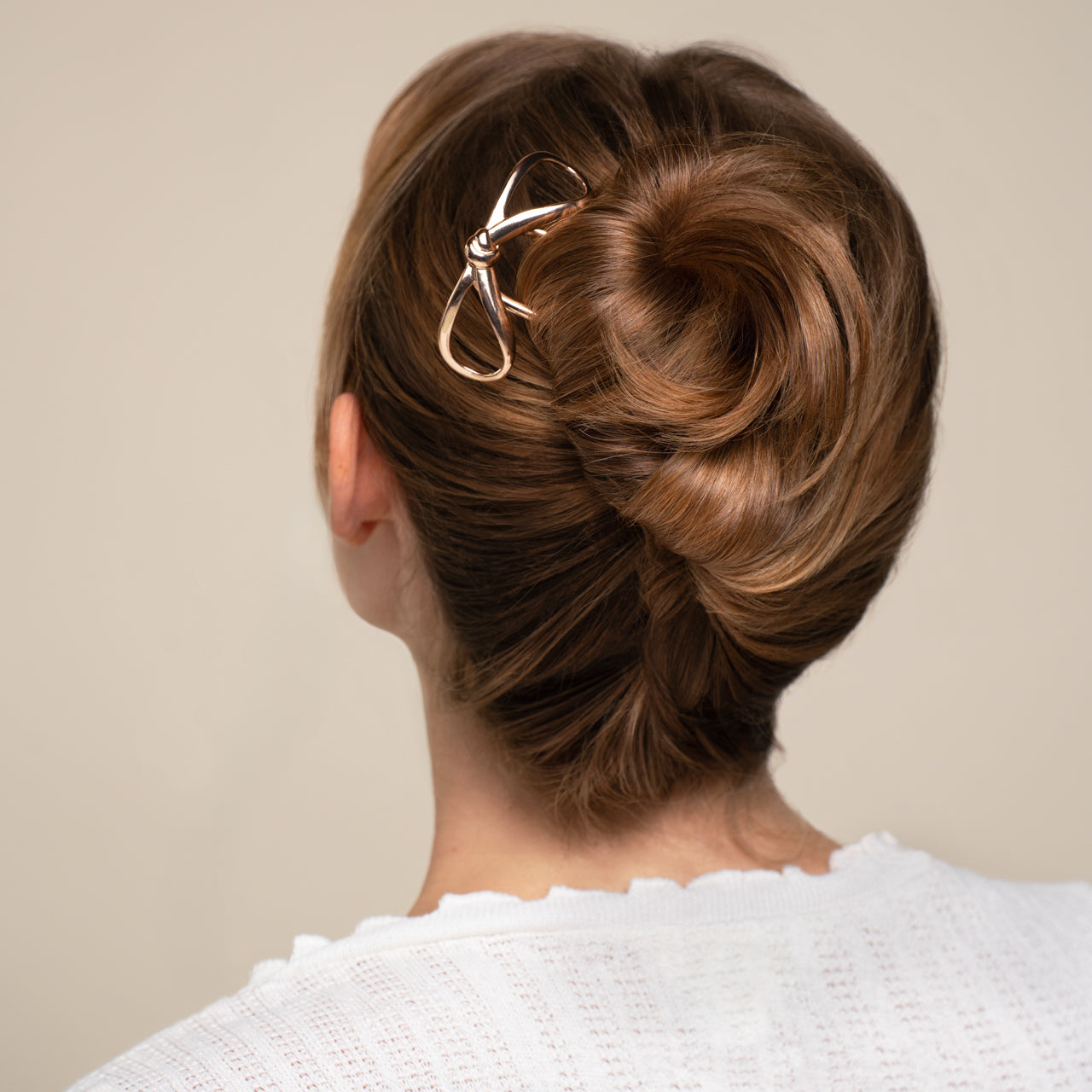 507545-MiniMetalBowFrenchHairPin-Trend-Gold-Model-2-1280x1280px-1.jpg