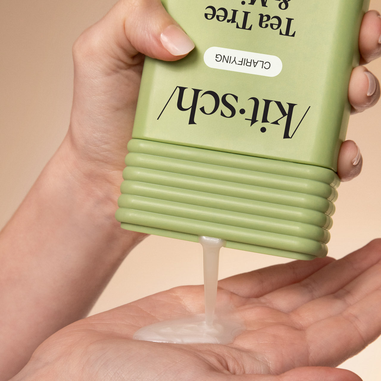 507873-TeaTree_MintLiquidShampoo-Clarifying-HairCare-Model-1280x1280px-1.jpg