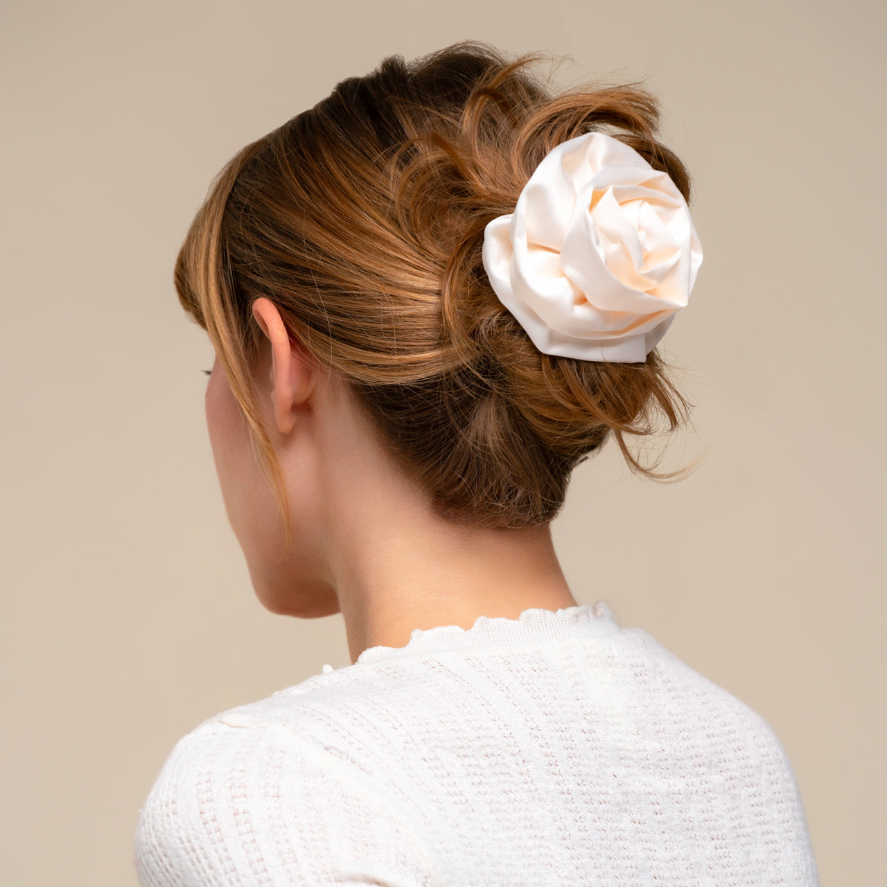 508597-SatinRosetteMediumFlatCloudClip-TrendHairAccessories-Cream-Model-Hair-1280x1280px-1.jpg