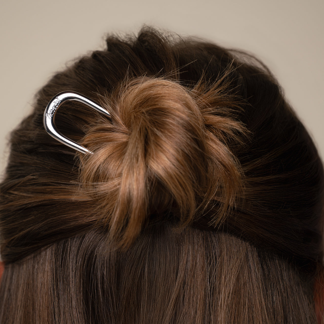 508696-MiniMetalFrenchHairPin_Clips-3pc-Set-Trend-Silver-Model-2-1280x1280px-1.jpg