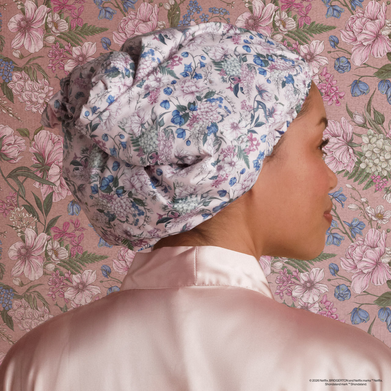 508917-BridgertonxKitsch-SatinLinedFlexiShowerCap-Wisteria-Model-7-1280x1280px-1.jpg