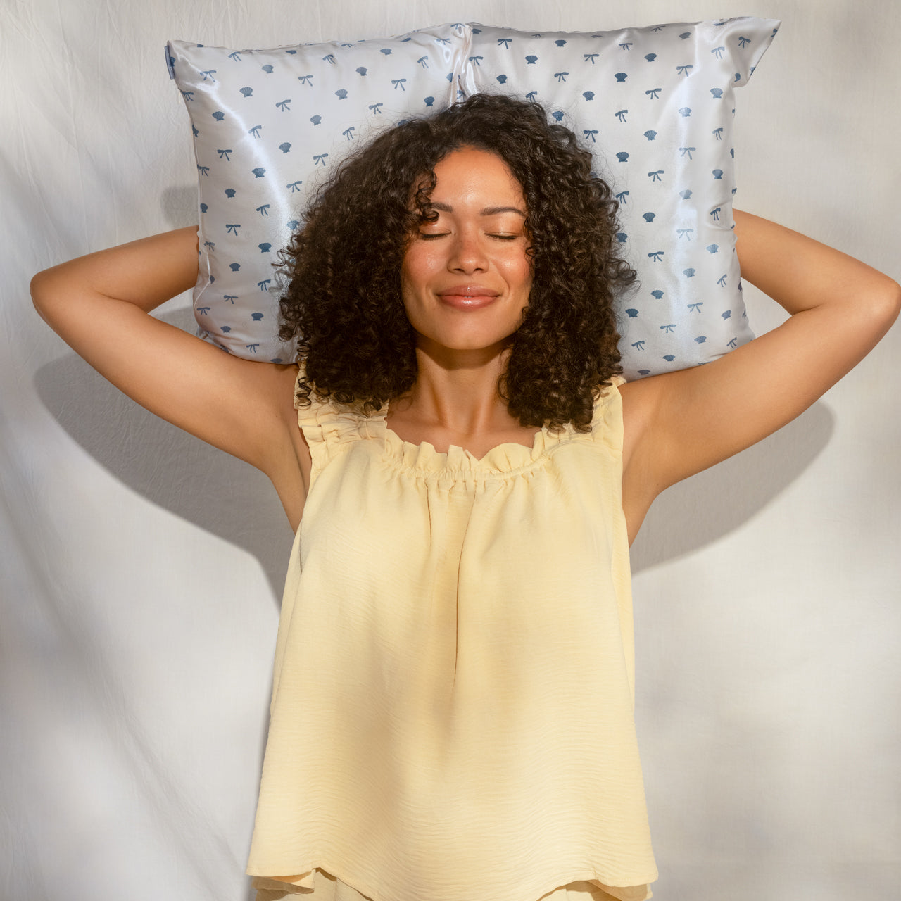 509525-CoastalCottage-StandardSatinPillowcase-PearlizedCream_CoastalBlue-Model-4-1280x1280px-1.jpg