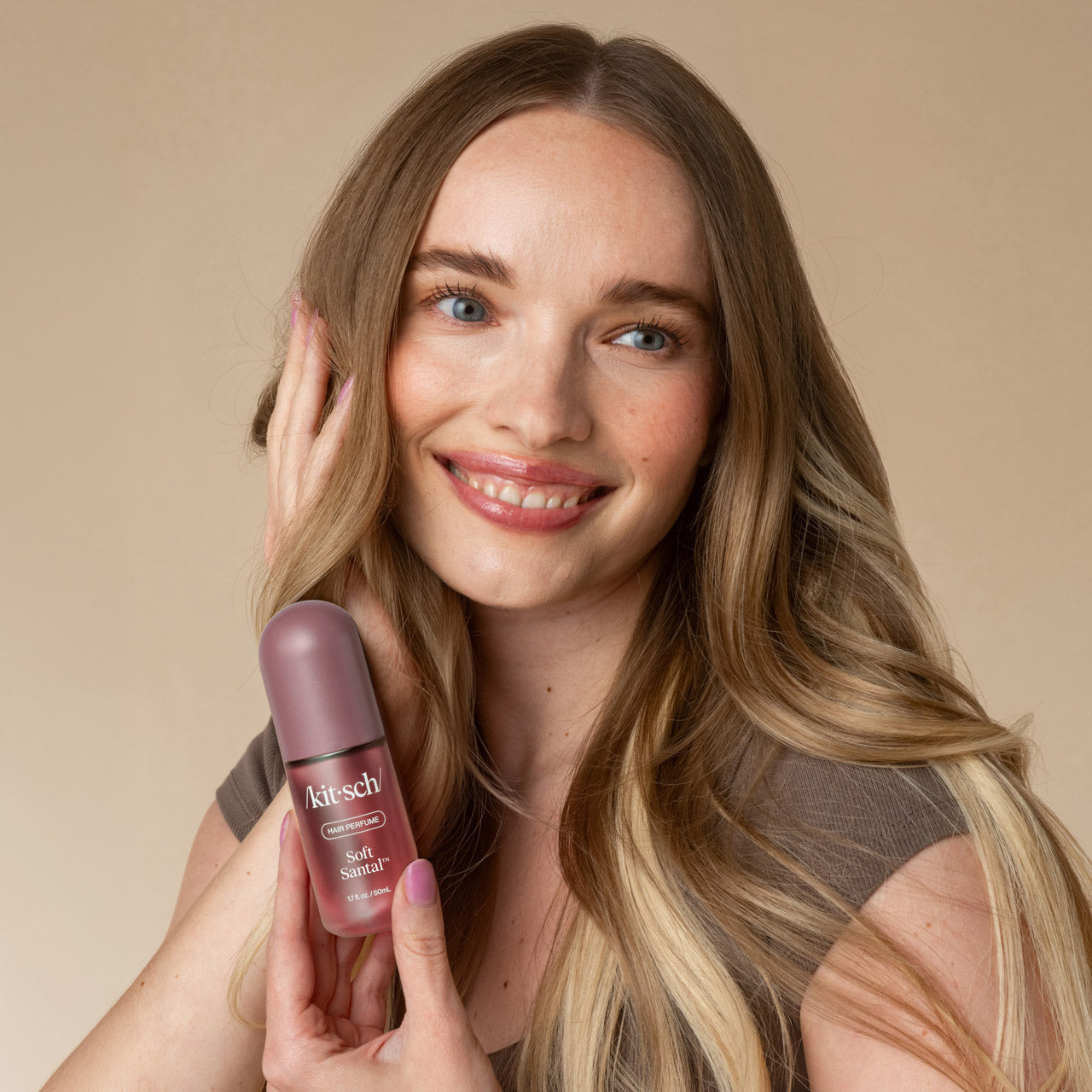 512785-SoftSantal-HairPerfume-Fragrance-Model-4-1280x1280px-1.jpg