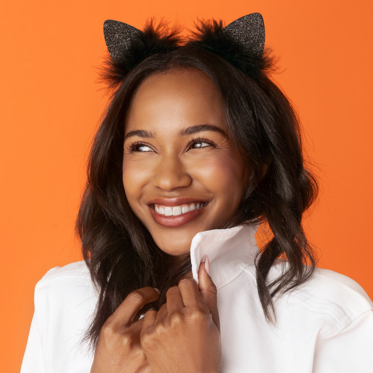 513188-Halloween-SatinCatEarsHeadband-BlackGlitter-Model-2-1280x1280px-1.jpg