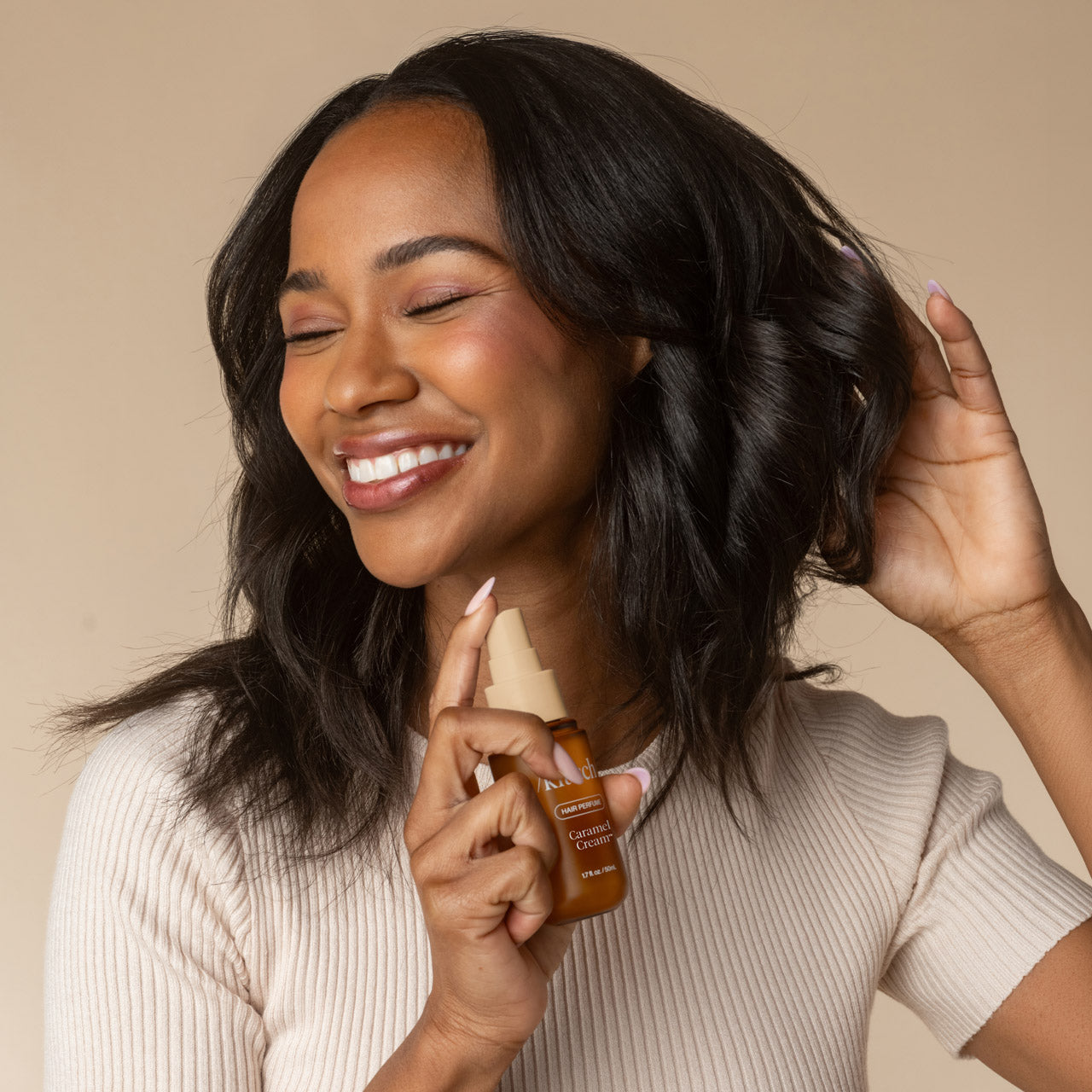 513317-CaramelCream-HairPerfume-Fragrance-Model-6-1280x1280px-1.jpg