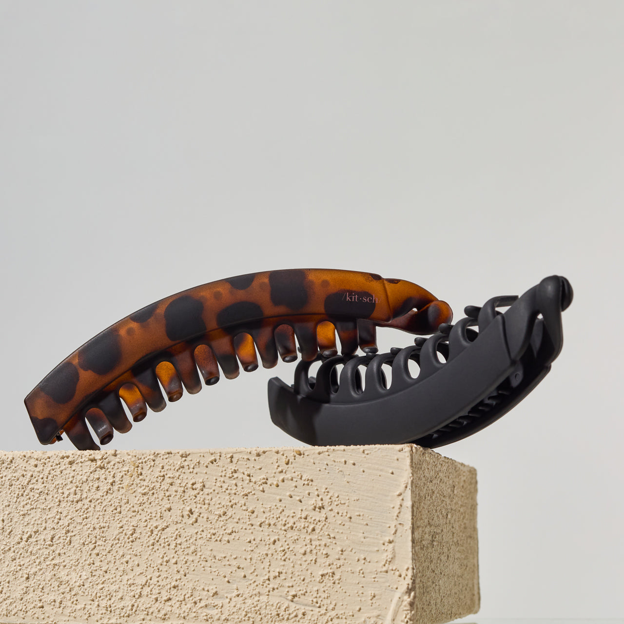 60022-CreativeProductShoot-RecycledPlastic-BananaClips-2pc-Hair-Black_Tort-1280x1280px-1.jpg