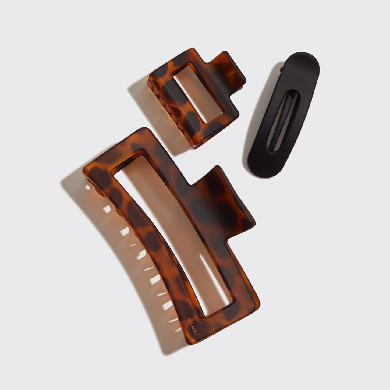 60572-RecycledPlastic-OpenShape-AssortedClawClip-3pc-Hair-Black_Tort-1280x1280px-1.jpg
