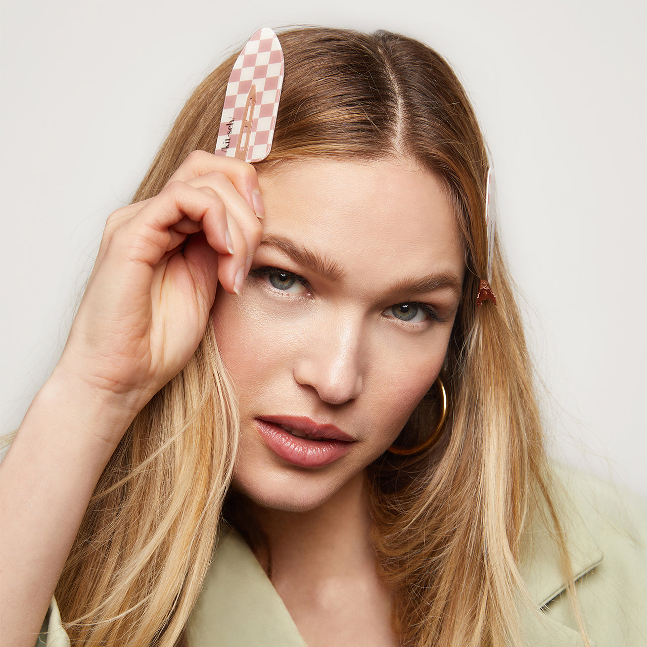 62323-XL-CreaselessClips-2pc-Model-Hair-TerracottaChecker-5-1280x1280px-1.jpg