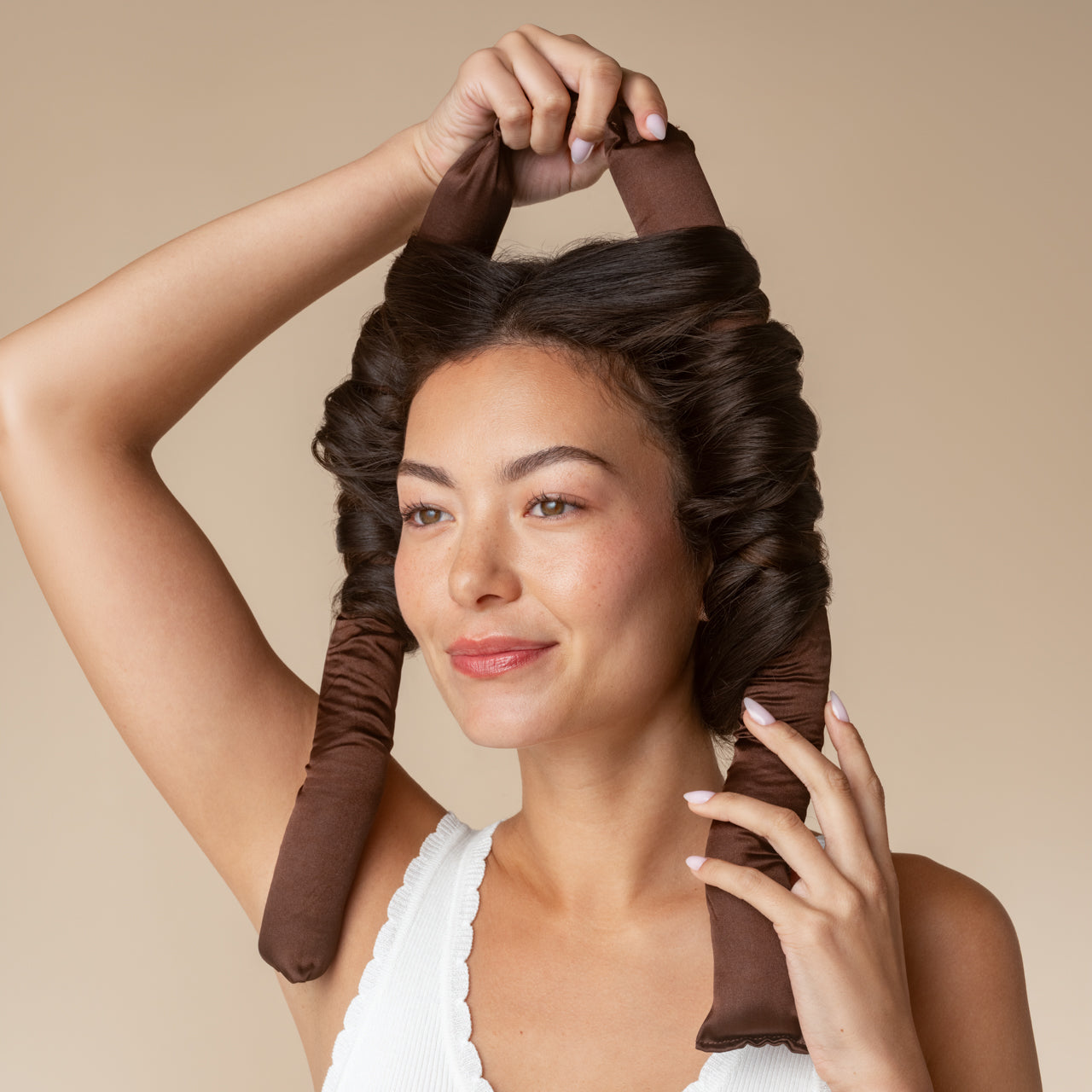 62415-XL-SatinHeatlessCurlingSet-3pc-Model-Sleep-Chocolate-21-1280x1280px-1.jpg