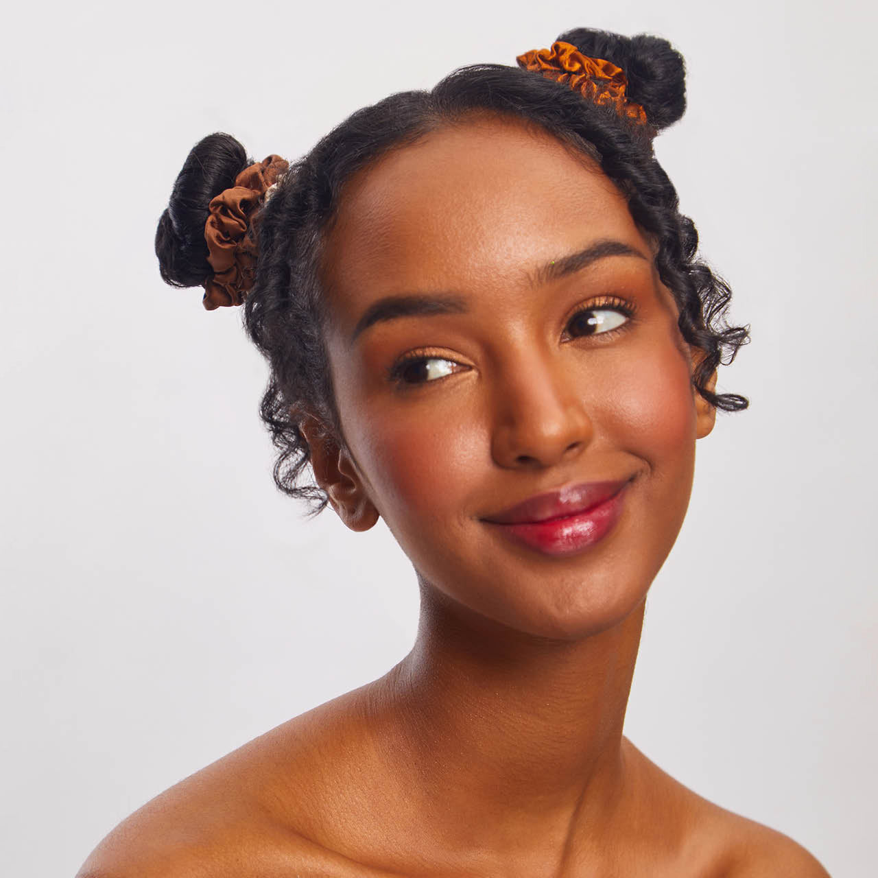 63023-SatinPetiteScrunchies-5pc-Model-Hair-Sedona-1280x1280px-1.jpg