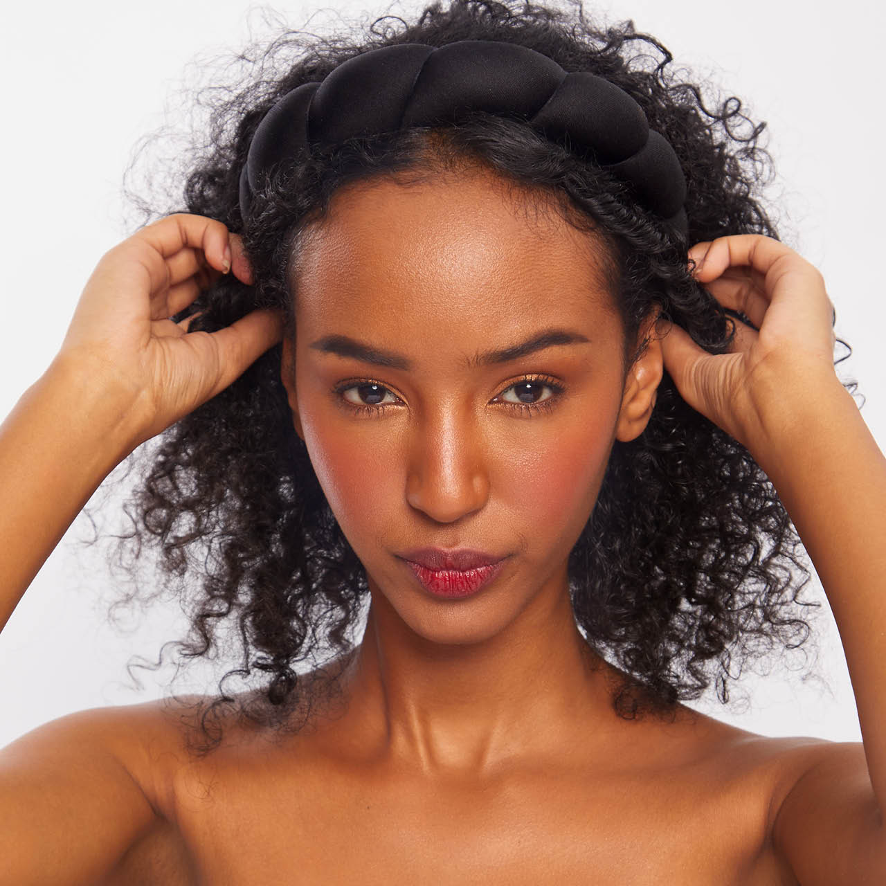 64242-RecycledFabricPuffyHeadband-1pc-Model-Hair-Black-2-1280x1280px-1.jpg