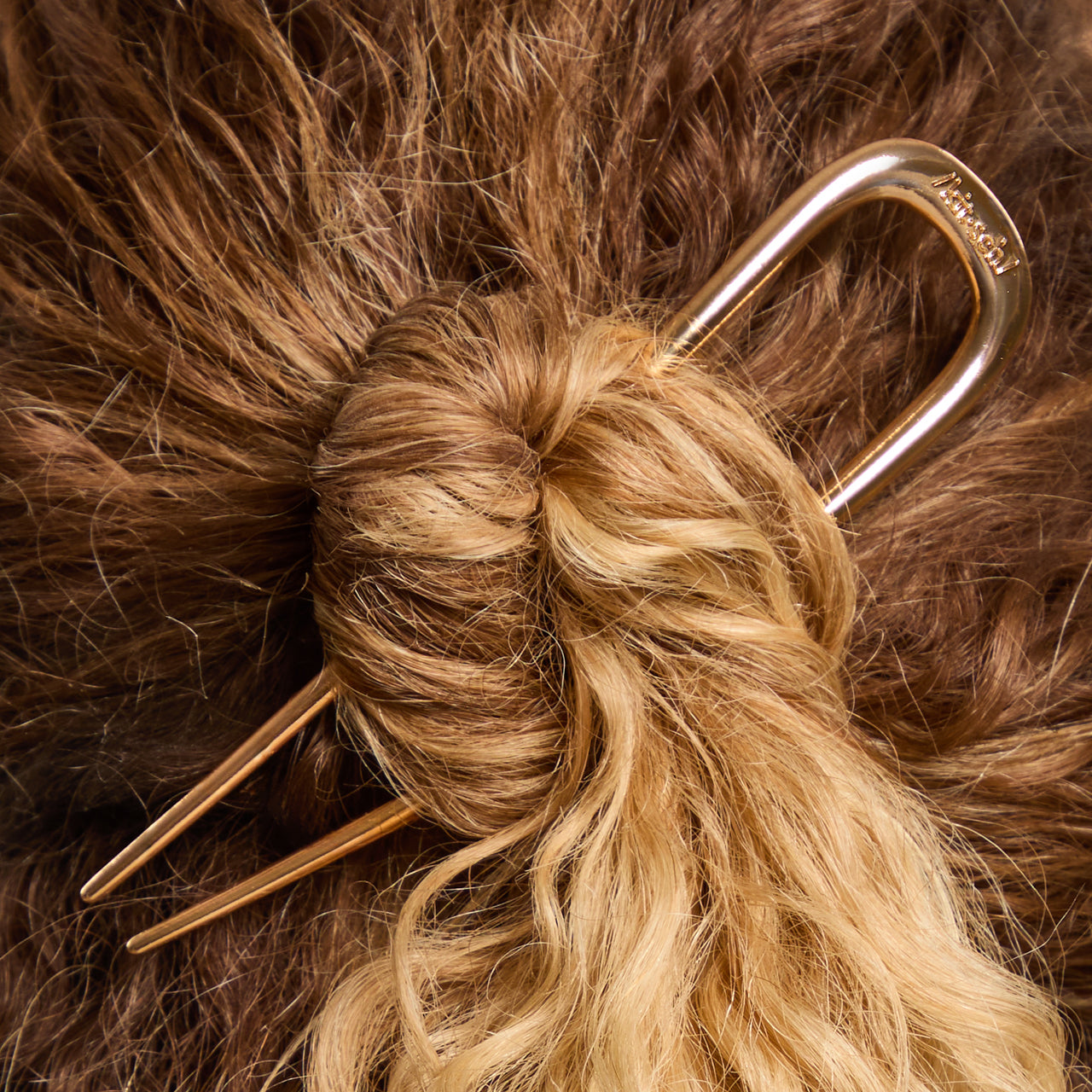 64266-MetalFrenchHairPin-1pc-CreativeProductShoot-Model-Hair-Gold-1280x1280px-1.jpg