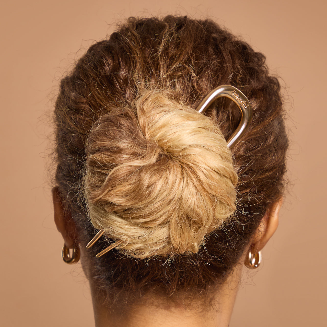 64266-MetalFrenchHairPin-1pc-CreativeProductShoot-Model-Hair-Gold-6-Opt2-1280x1280px-1.jpg