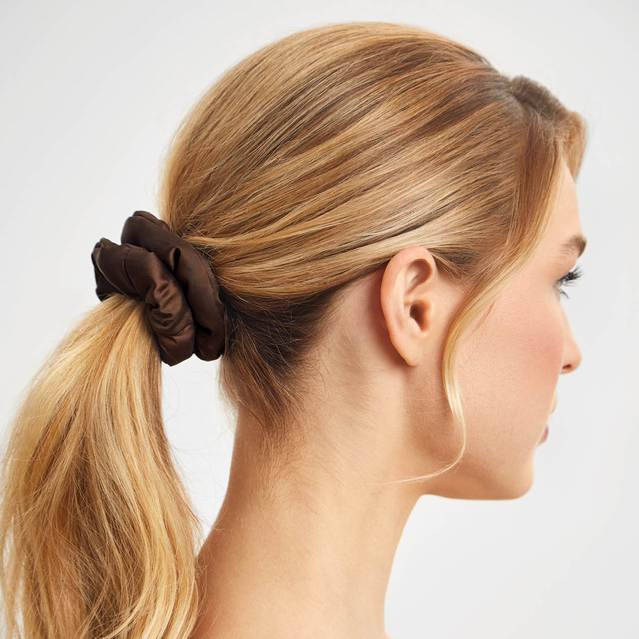 64297-RecycledFabric-PuffyScrunchies-3pc-Model-Hair-Rosewood-3-1280x1280px-1.jpg