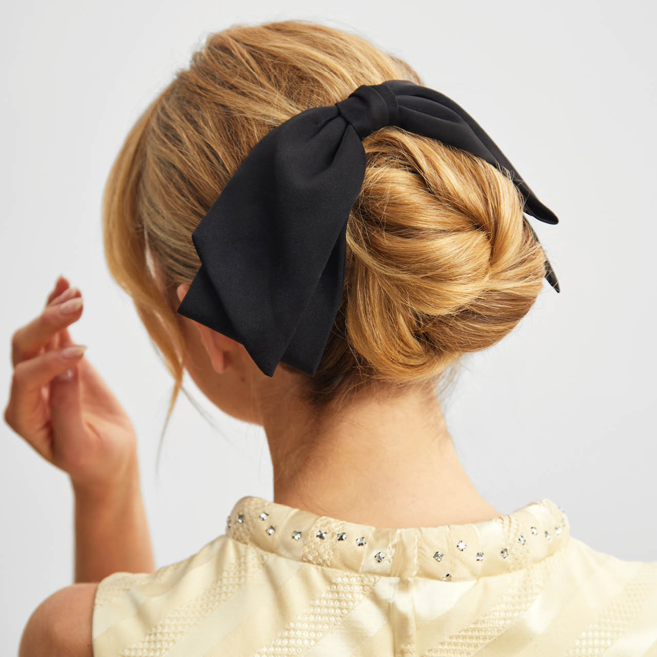 64310-RecycledFabricBowHairClip-1pc-Model-Hair-Black-2-1280x128px-1.jpg