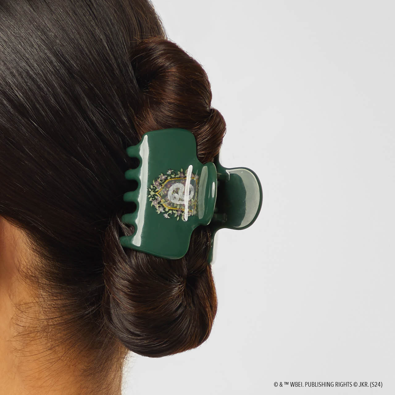 65171-HarryPotterxKitsch-RecycledPlasticClawClip-1pc-Slytherin-Model-1280x1280px-1.jpg