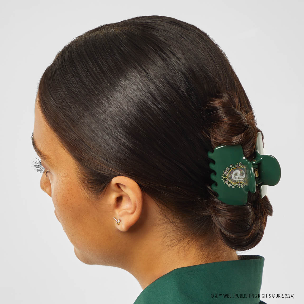 65171-HarryPotterxKitsch-RecycledPlasticClawClip-1pc-Slytherin-Model-2-1280x1280px-1.jpg
