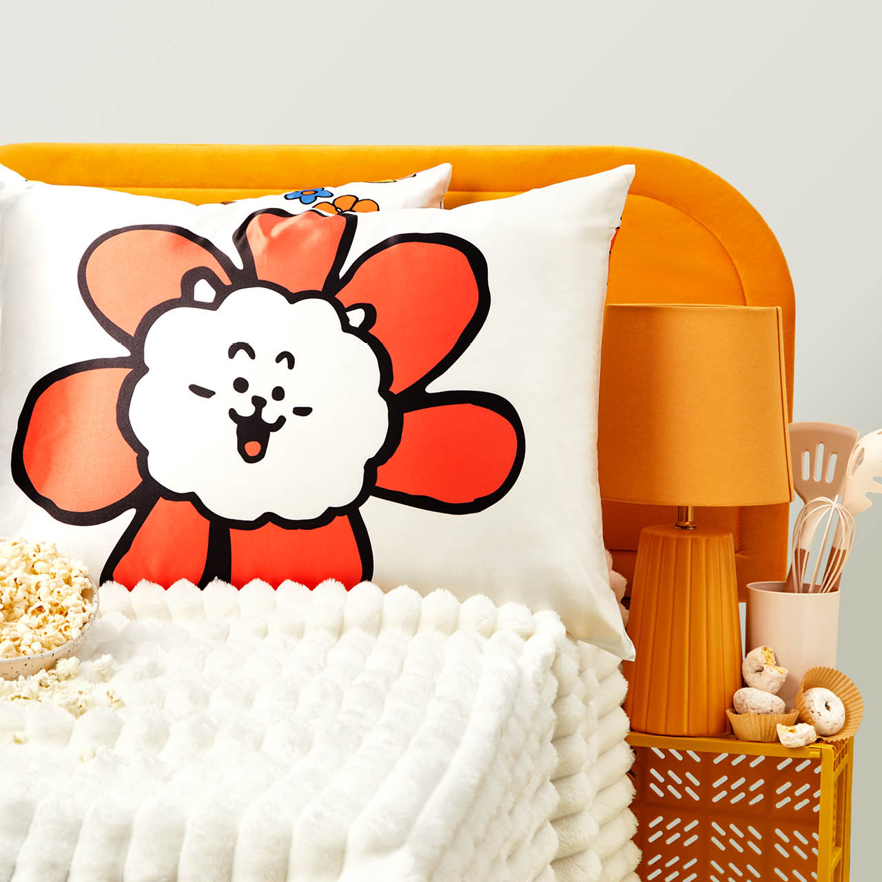65454-65553-BT21xKitsch-CreativeProductShoot-SatinPillowcase-RJ-2-1280x1280px-1.jpg