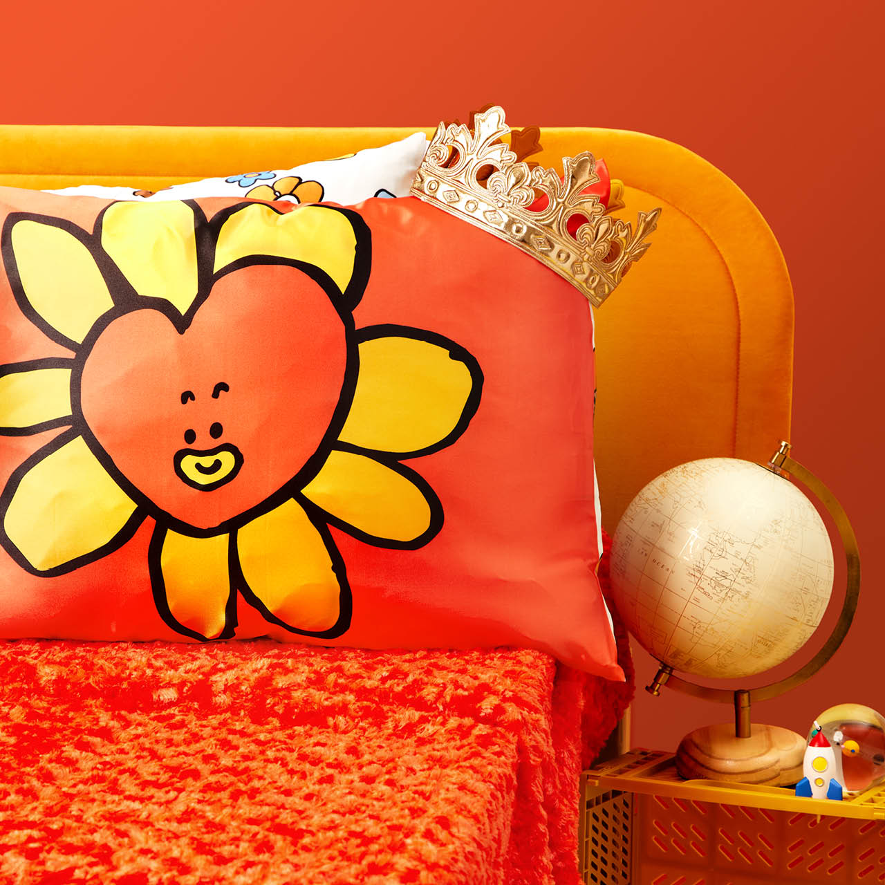 65492-65591-BT21xKitsch-CreativeProductShoot-SatinPillowcase-Tata-2-1280x1280px-1.jpg