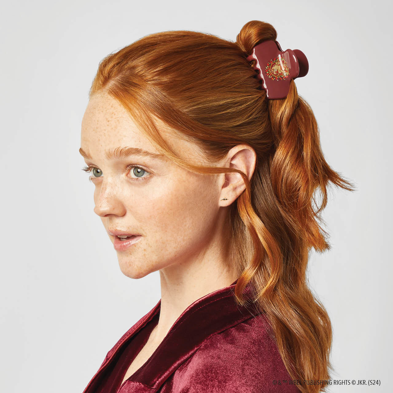 66697-HarryPotterxKitsch-RecycledPlasticClawClip-1pc-Gryffindor-Model-1280x1280px-1.jpg