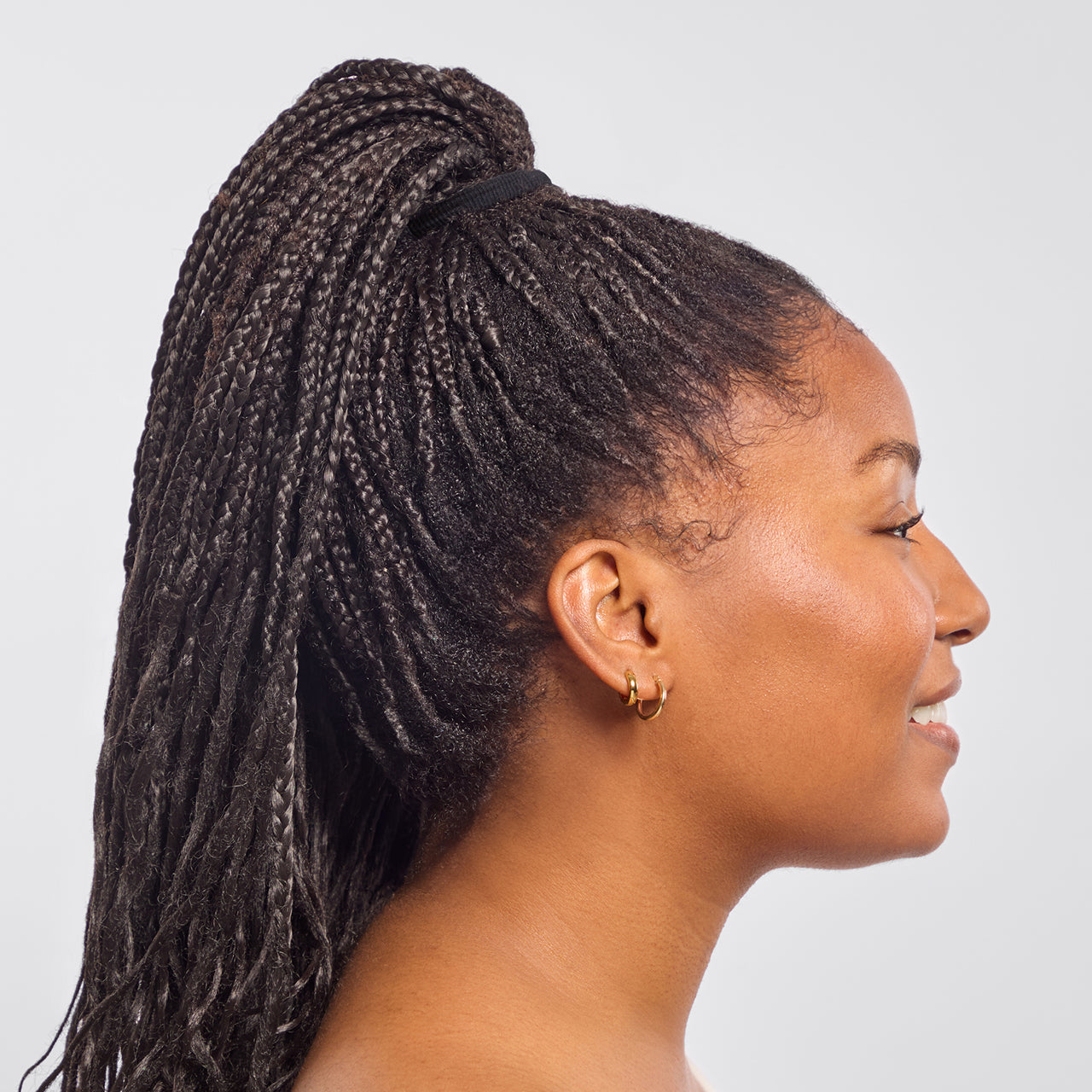68899-SeamlessHairElastics-8pc-Hair-Black-Model-3-1280x1280px-1.jpg