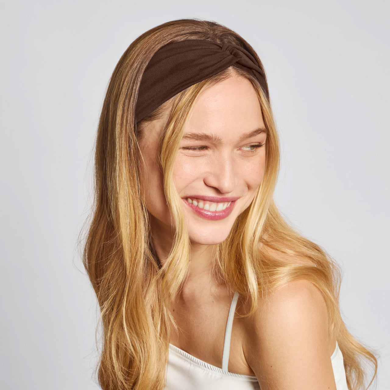 68950-RecycledFabricWideTwistHeadbands-2pc-Hair-Rosewood-Model-2-1280x1280px-1.jpg