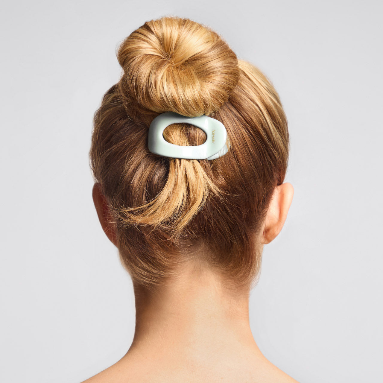 69001-RecycledPlastic-FlatCloudClip-Small-Hair-SageLeaf-Model-1280x1280px-1.jpg