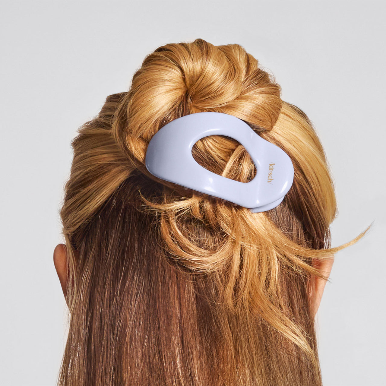 69025-RecycledPlastic-FlatCloudClip-Medium-Hair-HydrangeaBreeze-Model-2-1280x1280px-1.jpg