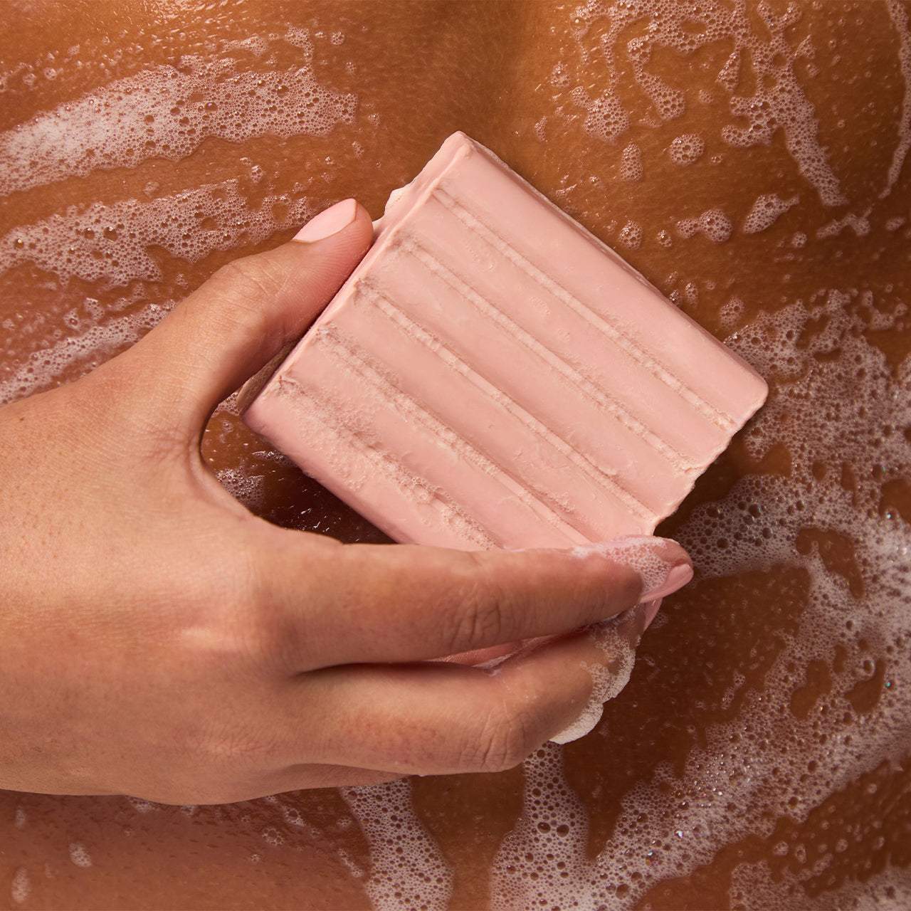 69179-MoisturizingTartCherrySolidBodyWash-SeasonalCollection-Cherry-Model-2-1280x1280px-2.jpg