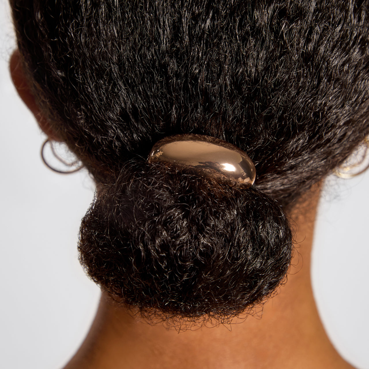 69322-MetalCloudCuff-Medium-Gold-Hair-Model-1-1280x1280px-1.jpg